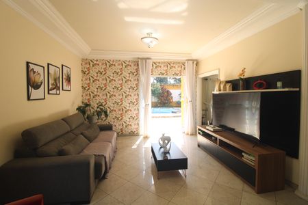 Sala 1 de casa de condomínio à venda com 4 quartos, 640m² em Jardim Santa Helena, São Paulo