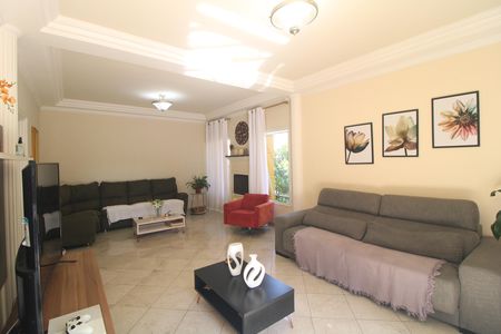 Sala 1 de casa de condomínio à venda com 4 quartos, 640m² em Jardim Santa Helena, São Paulo