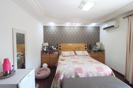 Casa de condomínio à venda com 640m², 4 quartos e 2 vagasSuíte 2
