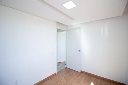 Quarto 2 de apartamento para alugar com 2 quartos, 45m² em Parque Xangri-lá, Contagem