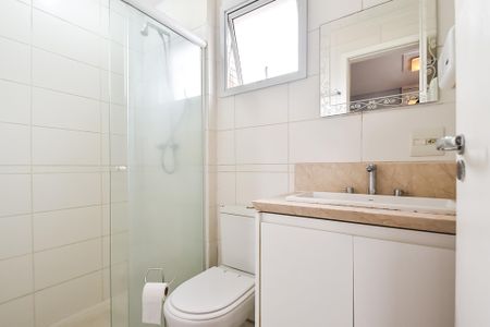 Apartamento para alugar com 53m², 2 quartos e 1 vaga Apartamento para alugar com 53m², 2 quartos e 1 vagaBanheiro da suíte