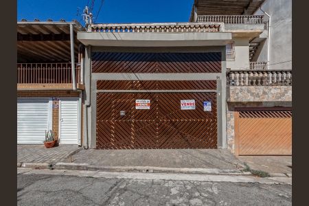 Casa à venda com 140m², 4 quartos e 2 vagas Casa à venda com 140m², 4 quartos e 2 vagasFachada