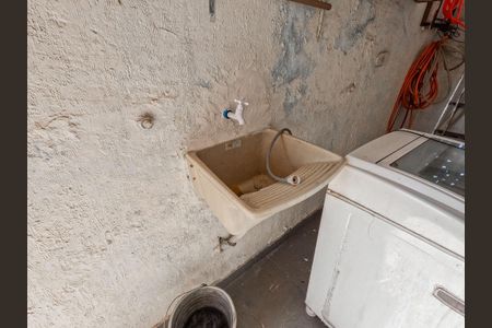 Casa à venda com 140m², 4 quartos e 2 vagas Casa à venda com 140m², 4 quartos e 2 vagasLavanderia