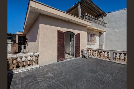 Casa à venda com 140m², 4 quartos e 2 vagas Casa à venda com 140m², 4 quartos e 2 vagasVaranda