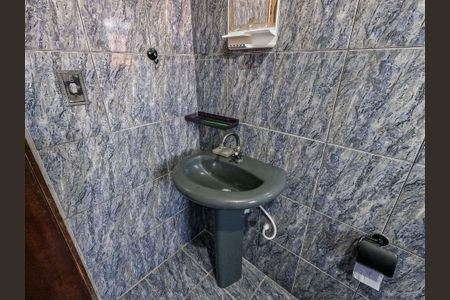 Casa à venda com 140m², 4 quartos e 2 vagas Casa à venda com 140m², 4 quartos e 2 vagasBanheiro 1