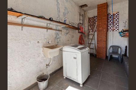Casa à venda com 140m², 4 quartos e 2 vagas Casa à venda com 140m², 4 quartos e 2 vagasLavanderia
