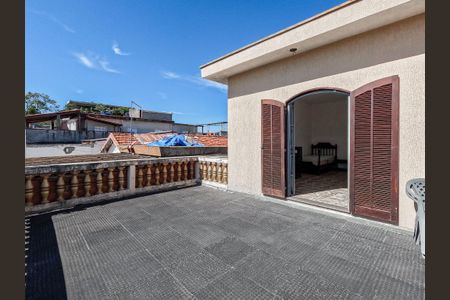 Casa à venda com 140m², 4 quartos e 2 vagas Casa à venda com 140m², 4 quartos e 2 vagasVaranda