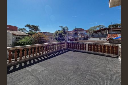 Casa à venda com 140m², 4 quartos e 2 vagas Casa à venda com 140m², 4 quartos e 2 vagasVaranda