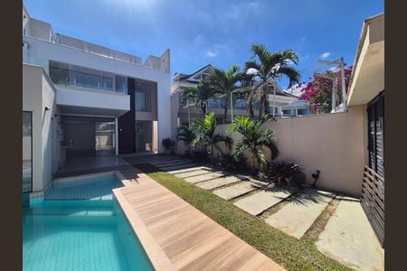 Casa de condomínio à venda com 334m², 3 quartos e 2 vagas