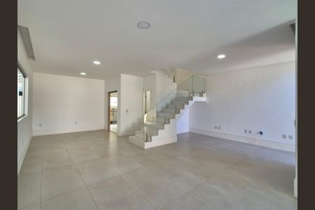 Casa de condomínio à venda com 334m², 3 quartos e 2 vagas