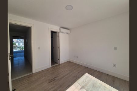 Casa de condomínio à venda com 334m², 3 quartos e 2 vagas