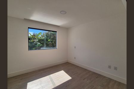 Casa de condomínio à venda com 334m², 3 quartos e 2 vagas