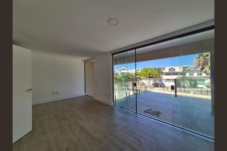 Casa de condomínio à venda com 334m², 3 quartos e 2 vagas
