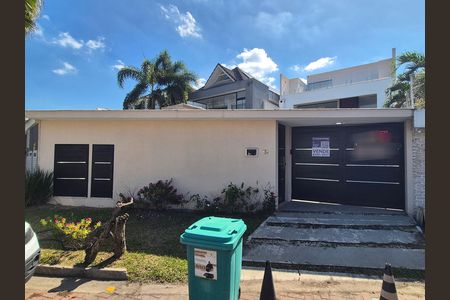 Casa de condomínio à venda com 334m², 3 quartos e 2 vagas