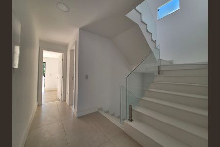 Casa de condomínio à venda com 334m², 3 quartos e 2 vagas