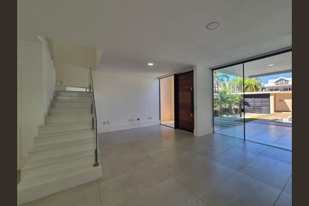 Casa de condomínio à venda com 334m², 3 quartos e 2 vagas