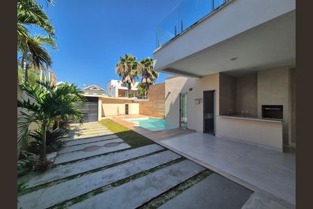 Casa de condomínio à venda com 334m², 3 quartos e 2 vagas