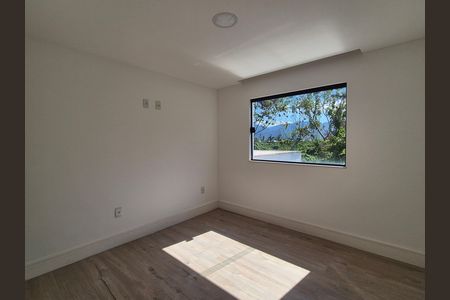 Casa de condomínio à venda com 334m², 3 quartos e 2 vagas