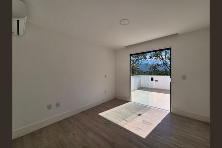 Casa de condomínio à venda com 334m², 3 quartos e 2 vagas