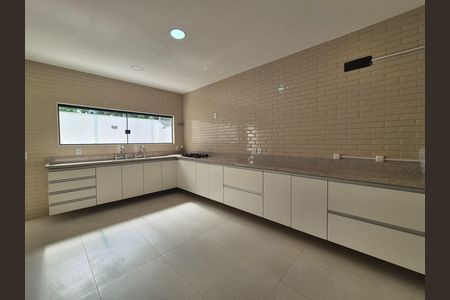 Casa de condomínio à venda com 334m², 3 quartos e 2 vagas