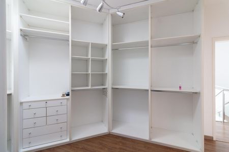 Casa à venda com 250m², 3 quartos e 4 vagasCloset do Quarto 3 - Suíte