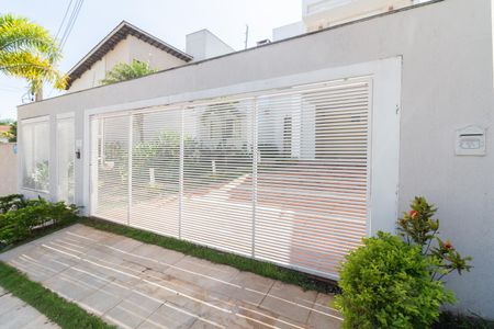 Casa à venda com 250m², 3 quartos e 4 vagasFachada