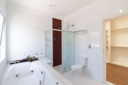 Casa à venda com 250m², 3 quartos e 4 vagasBanheiro da suíte 3