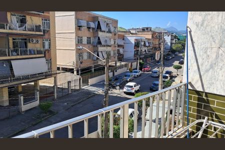 Apartamento à venda com 80m², 2 quartos e 1 vaga Apartamento à venda com 80m², 2 quartos e 1 vagaVaranda