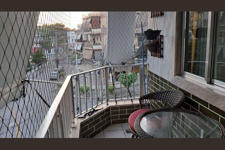 Apartamento à venda com 80m², 2 quartos e 1 vaga Apartamento à venda com 80m², 2 quartos e 1 vagaVaranda