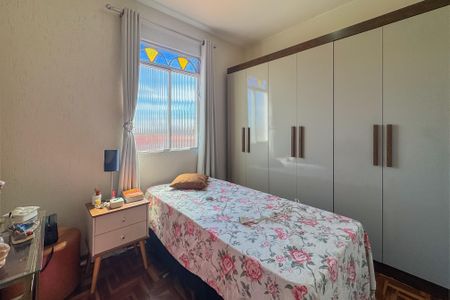 Apartamento à venda com 2 quartos, 70m² em Milionários, Belo Horizonte