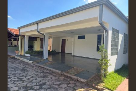 Casa para alugar com 270m², 3 quartos e 3 vagas Casa para alugar com 270m², 3 quartos e 3 vagasFachada