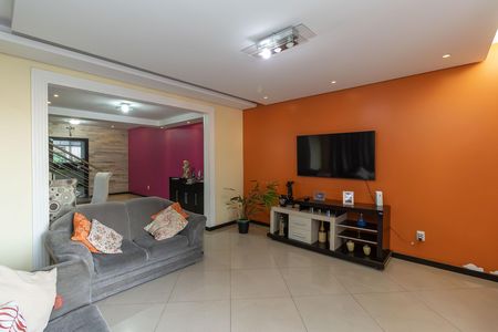 Casa para alugar com 220m², 4 quartos e 2 vagas Casa para alugar com 220m², 4 quartos e 2 vagasSala 1
