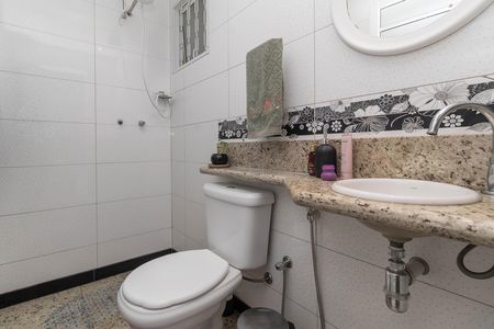 Casa para alugar com 220m², 4 quartos e 2 vagas Casa para alugar com 220m², 4 quartos e 2 vagasBanheiro Social 2