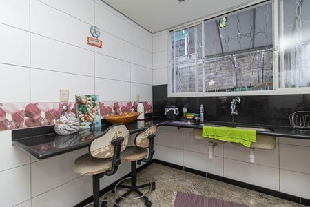 Casa para alugar com 220m², 4 quartos e 2 vagas Casa para alugar com 220m², 4 quartos e 2 vagasCozinha