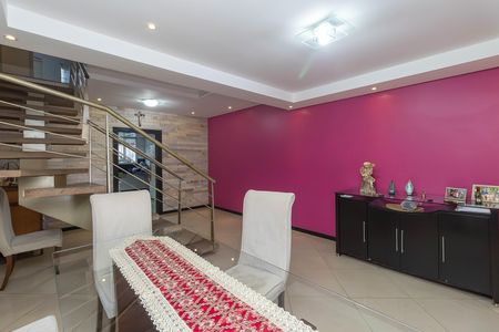 Casa para alugar com 220m², 4 quartos e 2 vagas Casa para alugar com 220m², 4 quartos e 2 vagasCopa
