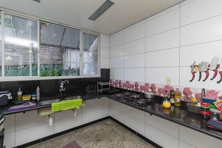 Casa para alugar com 220m², 4 quartos e 2 vagas Casa para alugar com 220m², 4 quartos e 2 vagasCozinha