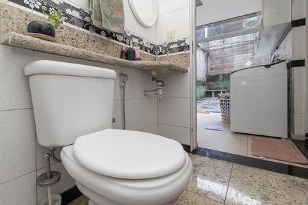 Casa para alugar com 220m², 4 quartos e 2 vagas Casa para alugar com 220m², 4 quartos e 2 vagasBanheiro Social 2