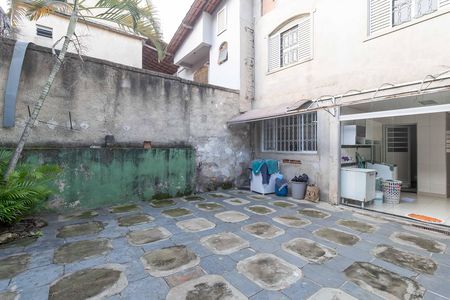 Casa para alugar com 220m², 4 quartos e 2 vagas Casa para alugar com 220m², 4 quartos e 2 vagasQuintal