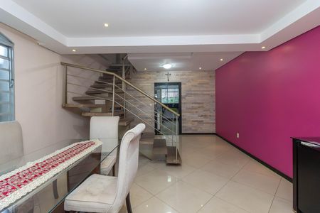 Casa para alugar com 220m², 4 quartos e 2 vagas Casa para alugar com 220m², 4 quartos e 2 vagasCopa