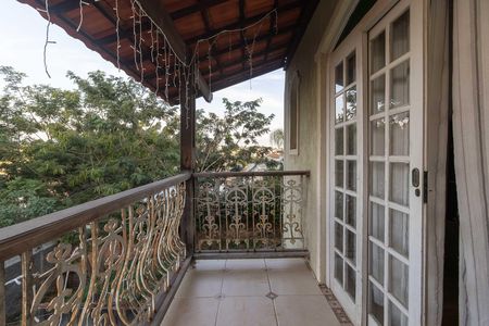 Casa para alugar com 220m², 4 quartos e 2 vagas Casa para alugar com 220m², 4 quartos e 2 vagasSacada Quarto 2