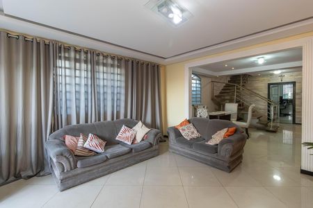 Sala 1 de casa para alugar com 4 quartos, 200m² em Planalto, Belo Horizonte