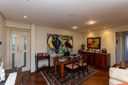 Apartamento à venda com 117m², 4 quartos e 2 vagas Apartamento à venda com 117m², 4 quartos e 2 vagasSala