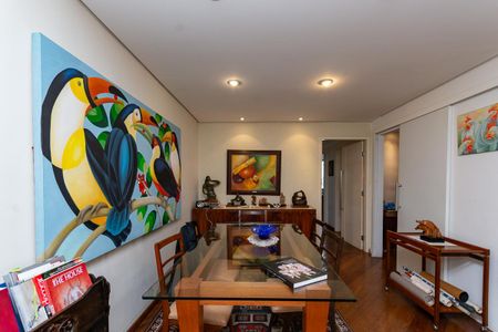 Apartamento à venda com 117m², 4 quartos e 2 vagas Apartamento à venda com 117m², 4 quartos e 2 vagasSala