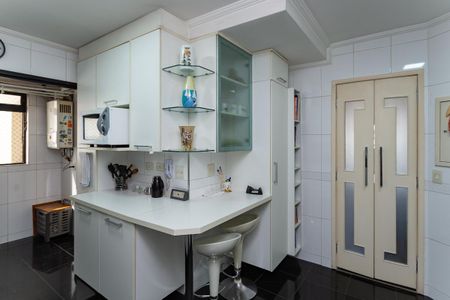 Apartamento à venda com 117m², 4 quartos e 2 vagas Apartamento à venda com 117m², 4 quartos e 2 vagasCozinha