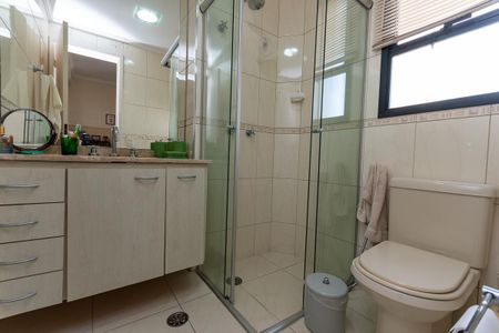 Apartamento à venda com 117m², 4 quartos e 2 vagas Apartamento à venda com 117m², 4 quartos e 2 vagasBanheiro do quarto 2 Suíte