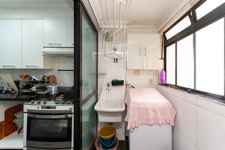 Apartamento à venda com 117m², 4 quartos e 2 vagas Apartamento à venda com 117m², 4 quartos e 2 vagasÁrea de Serviço