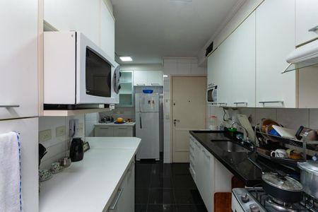 Apartamento à venda com 117m², 4 quartos e 2 vagas Apartamento à venda com 117m², 4 quartos e 2 vagasCozinha