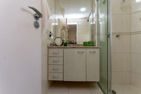 Apartamento à venda com 117m², 4 quartos e 2 vagas Apartamento à venda com 117m², 4 quartos e 2 vagasBanheiro do quarto 2 Suíte