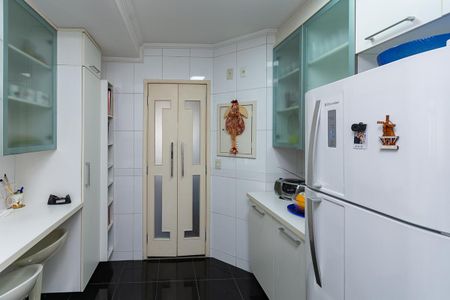 Apartamento à venda com 117m², 4 quartos e 2 vagas Apartamento à venda com 117m², 4 quartos e 2 vagasCozinha