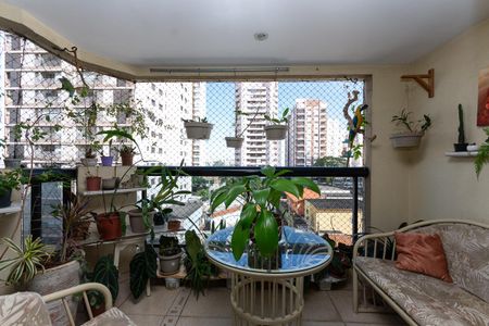 Apartamento à venda com 117m², 4 quartos e 2 vagas Apartamento à venda com 117m², 4 quartos e 2 vagasVaranda